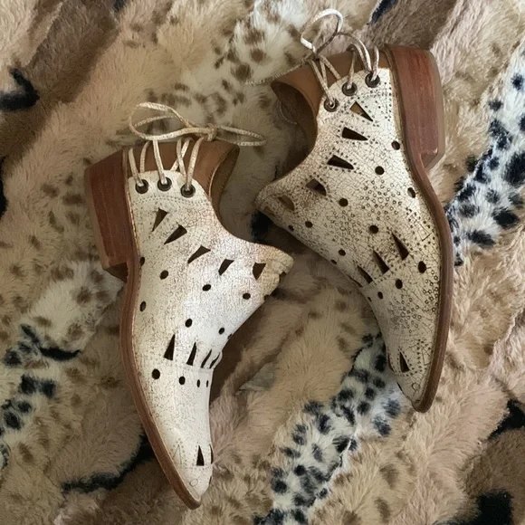 Musse & Cloud Anisse Distressed Leather Boots — 5/5.5 US / 36 Euro - Picture 4 of 10